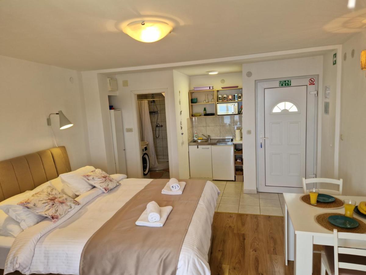 Apartmani Luan ヴィス エクステリア 写真