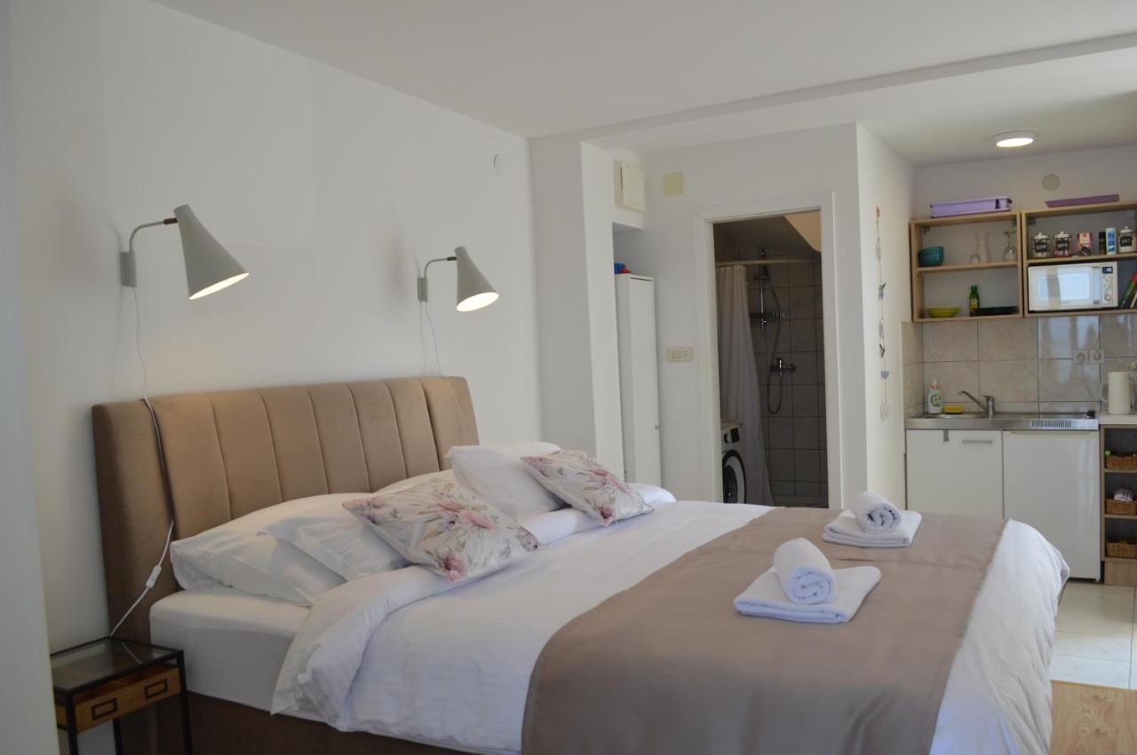Apartmani Luan ヴィス エクステリア 写真